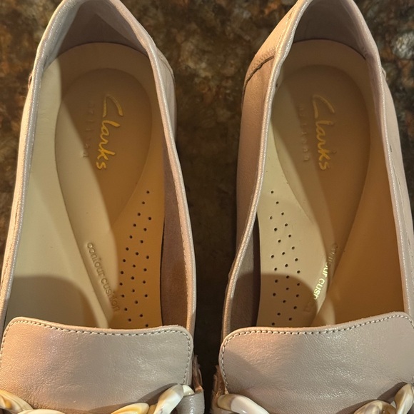 Clarks Tan Leather Loafers – Size 9 – Contour Cushion - Picture 3 of 8